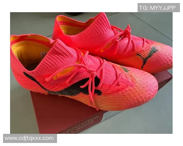 足球明星拖鞋的时尚潮流与设计理念全解析